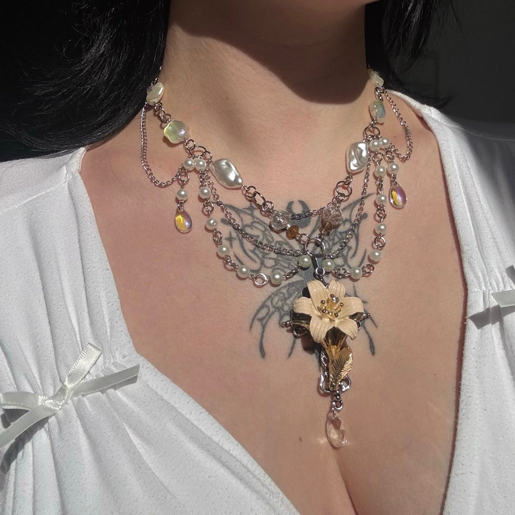 Lilly Necklace