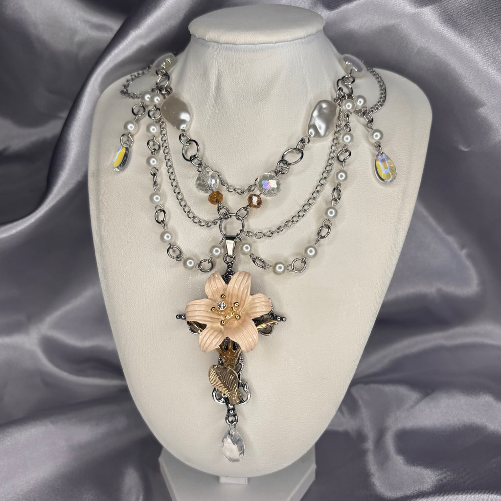 Lilly Necklace